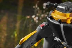 Stiga HT 525 Benzine Heggenschaar - 22,5cc - 0,65kW - 2-takt - 46cm - 35mm -Metabo Winkel 28a9b55f1b21bd305a466c56d89f7343