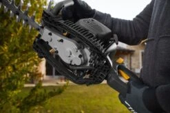 Stiga HT 525 Benzine Heggenschaar - 22,5cc - 0,65kW - 2-takt - 46cm - 35mm -Metabo Winkel 412ae05eb198a83a006e794460cde982