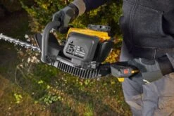 Stiga HT 525 Benzine Heggenschaar - 22,5cc - 0,65kW - 2-takt - 46cm - 35mm -Metabo Winkel 783d4c71ff2499b1ba5f26b915811cf1