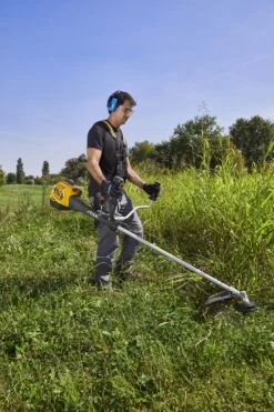 Stiga BC 760 B Benzine Bosmaaier - 52,8cc - 1,7kW - 2-takt - 45cm -Metabo Winkel acf6fcc6ca81e23f7be88b32a52b0b99