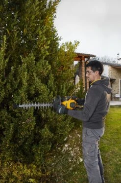 Stiga HT 525 Benzine Heggenschaar - 22,5cc - 0,65kW - 2-takt - 46cm - 35mm -Metabo Winkel e4fa723b1b63b0bd4b8d428e804330ce