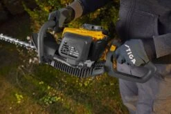 Stiga HT 525 Benzine Heggenschaar - 22,5cc - 0,65kW - 2-takt - 46cm - 35mm -Metabo Winkel e7d2c52578d81d9ddad48eda006c6121