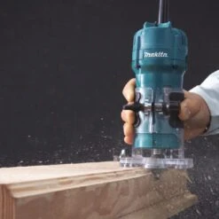 Makita 3709 Kantenfrees - 530W - 6mm -Metabo Winkel fe1d8dcff9ab5a07e7e25a006bb7abc2