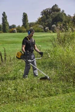 Stiga BC 760 B Benzine Bosmaaier - 52,8cc - 1,7kW - 2-takt - 45cm -Metabo Winkel ff06785278550836bc51130703f3ef65